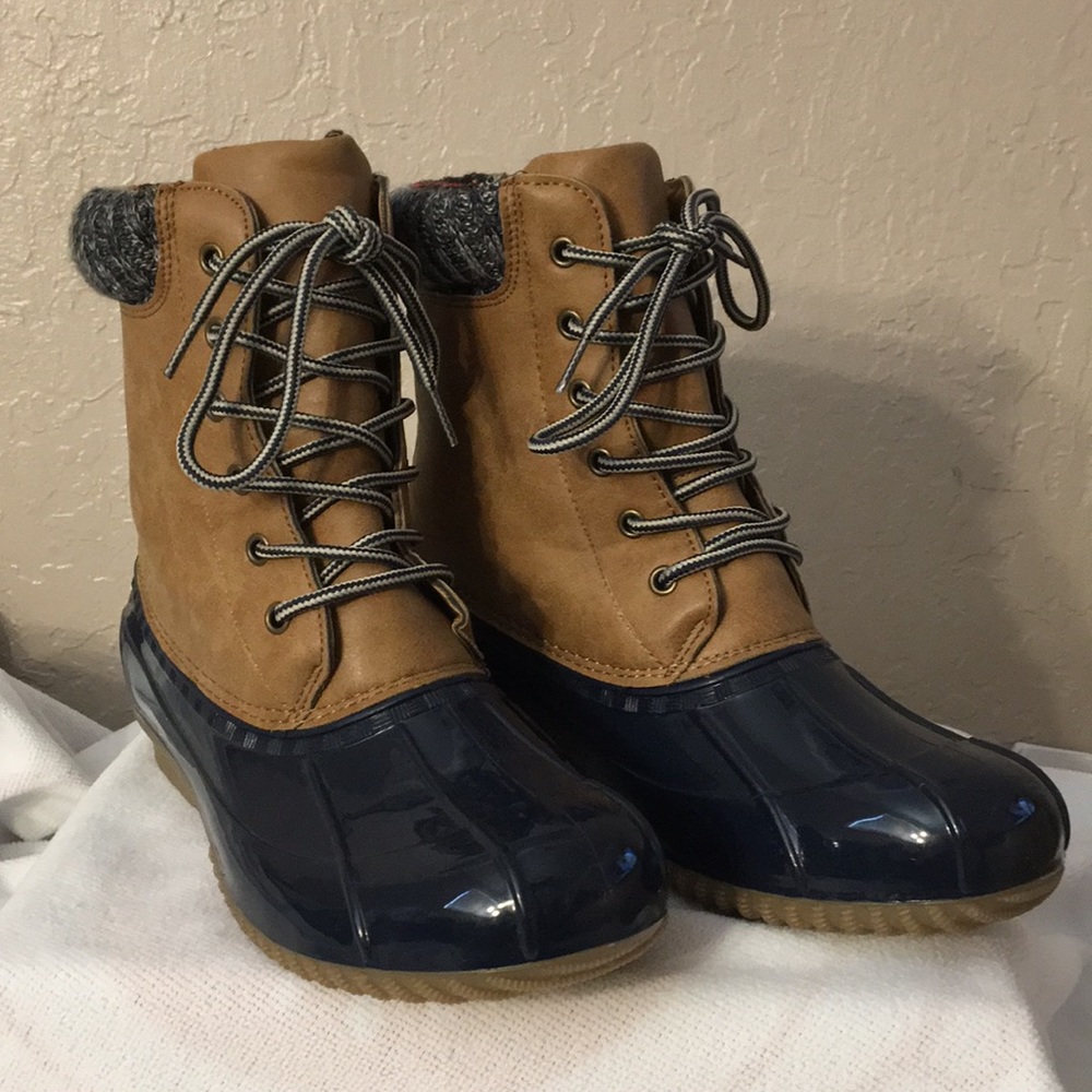 Cold weather duck style boot